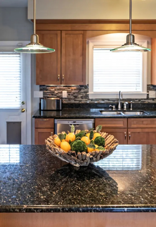 Newly Renovated Beach Cottage Walking Distance to Virginia Beach Oceanfront and Boardwalk