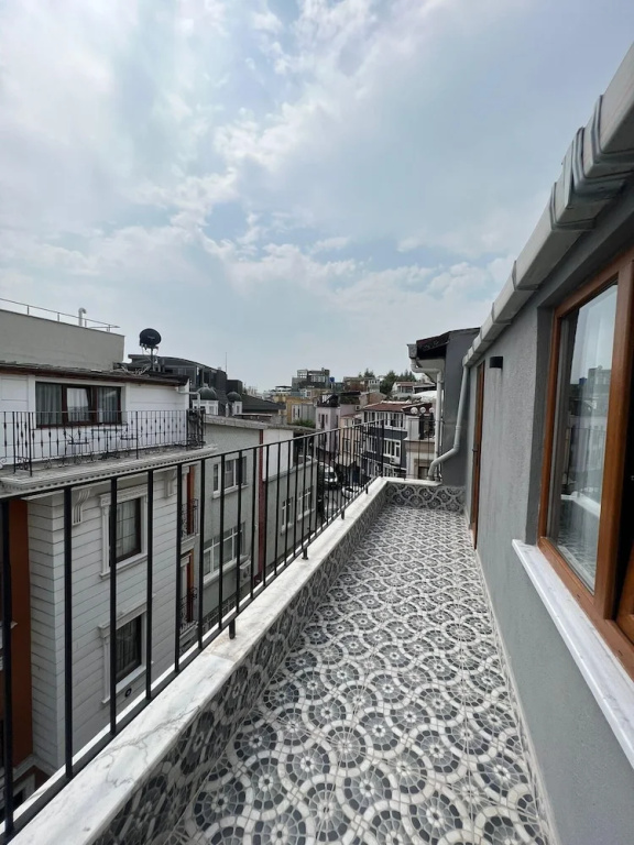 Lynda Hotel