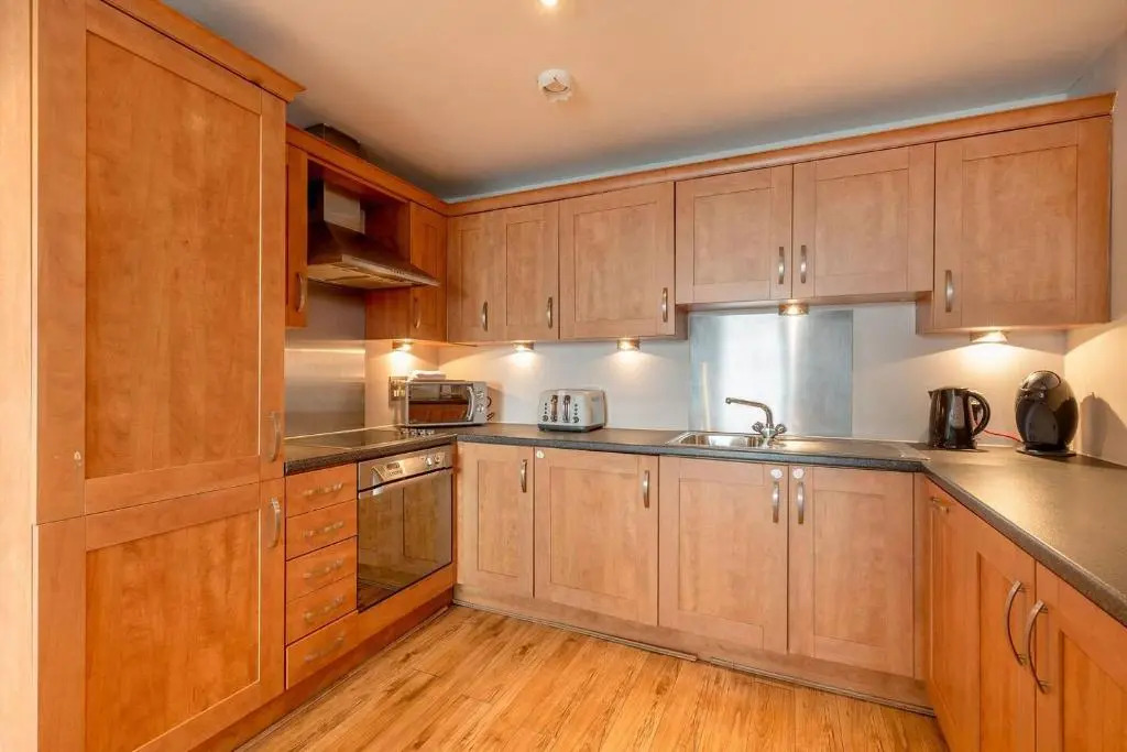 Modern Riverfront Apt. 10 mins from Hydro/SECC