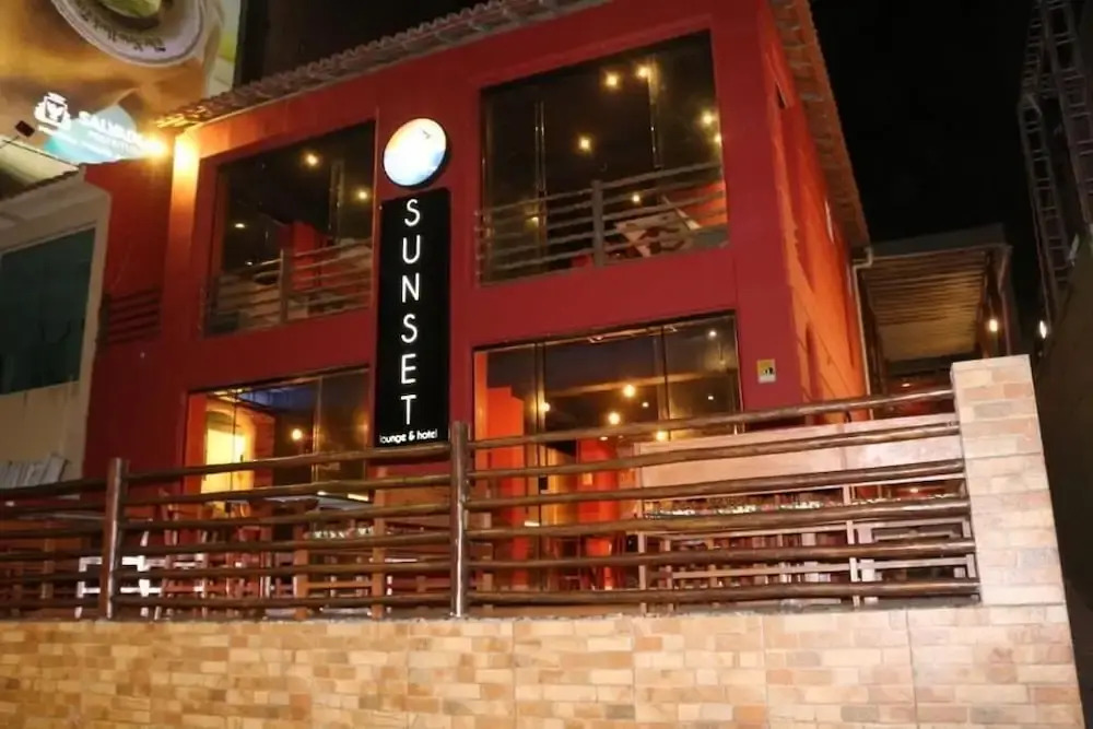 Sunset Lounge Hotel