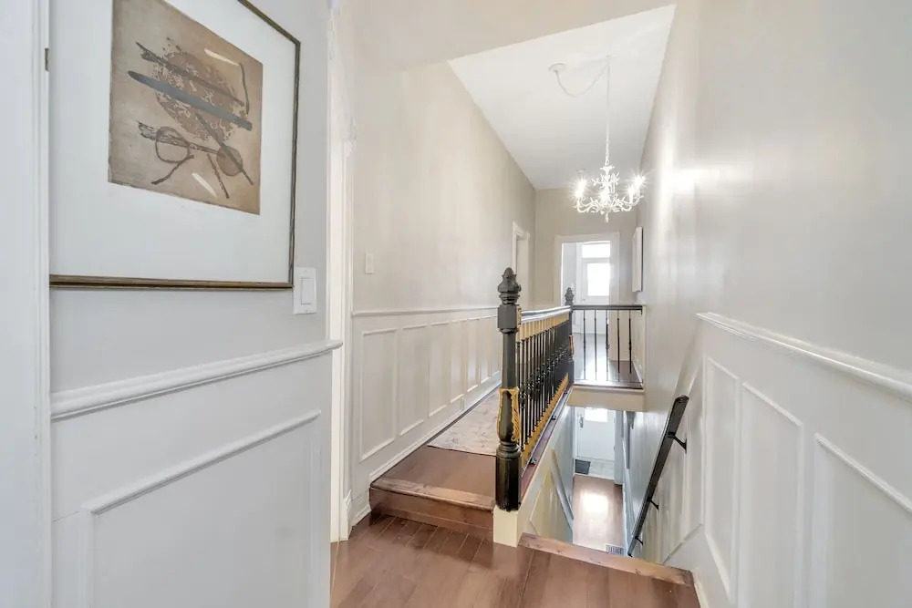 QuickStay - Chic & Modern Townhouse in Little Italy