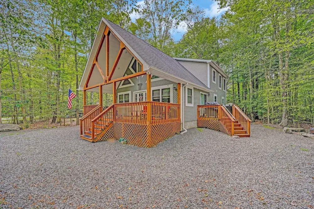 1 Mi to Beach: Pocono Lake Chalet w/ Decks