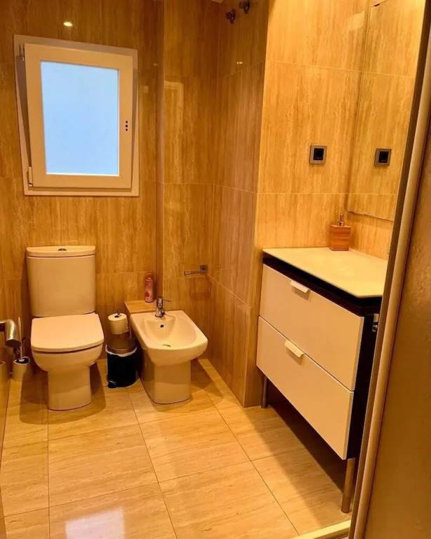 Amplio apartamento cerca FIRA y Centro