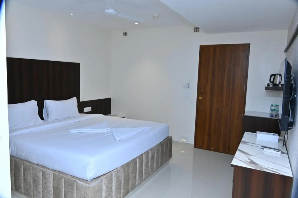 Grand Manor Suites