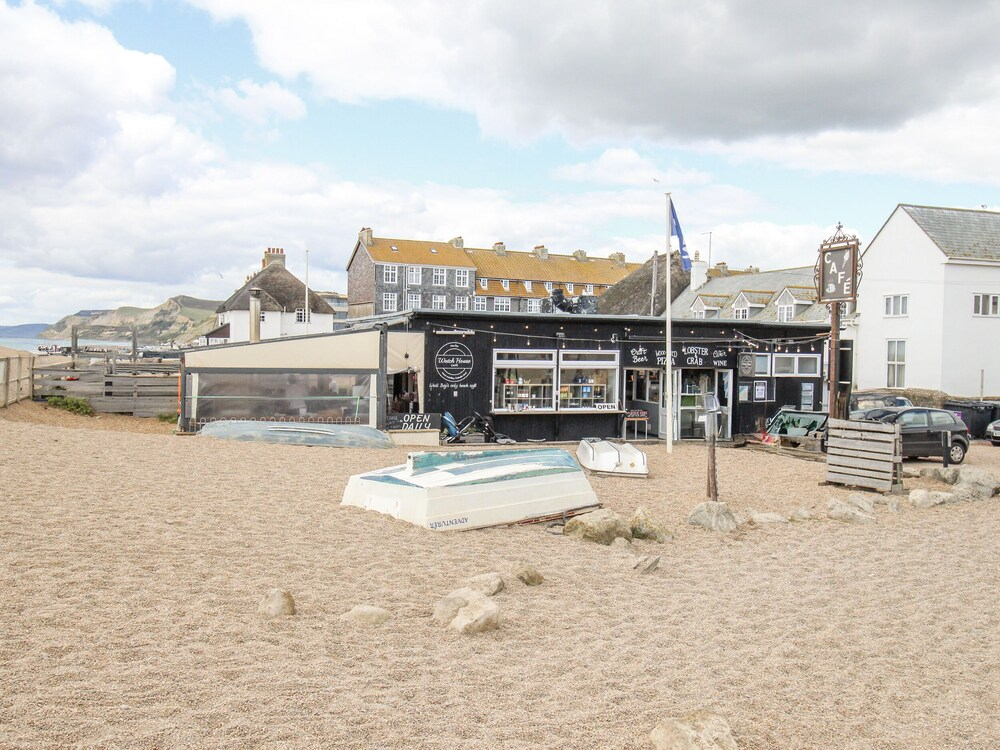 Beachcombers, 13 Chesil House