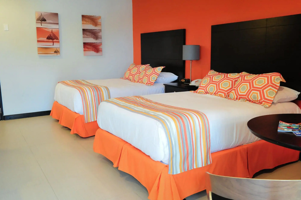 Отель Voco Surfside Aruba 