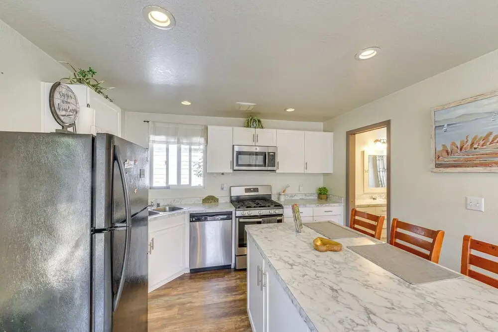 2 Mi to Old Town: House w/ Grill in Eureka!