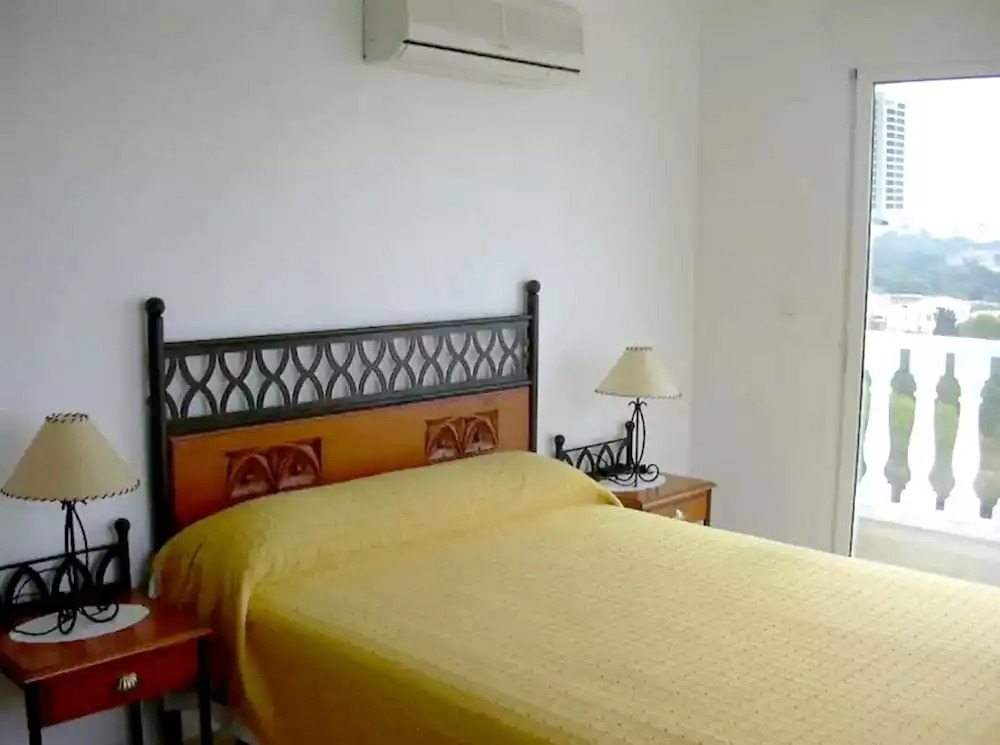 House With 4 Bedrooms in Orihuela, With Pool Access and Enclosed Garde
