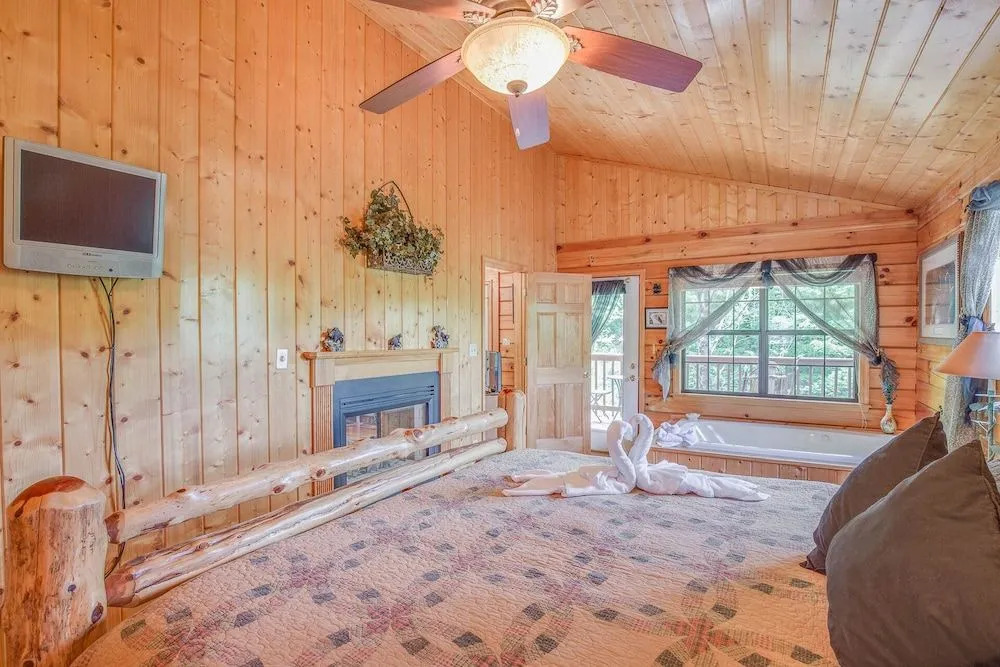 Bear Escape by Jackson Mountain Rentals