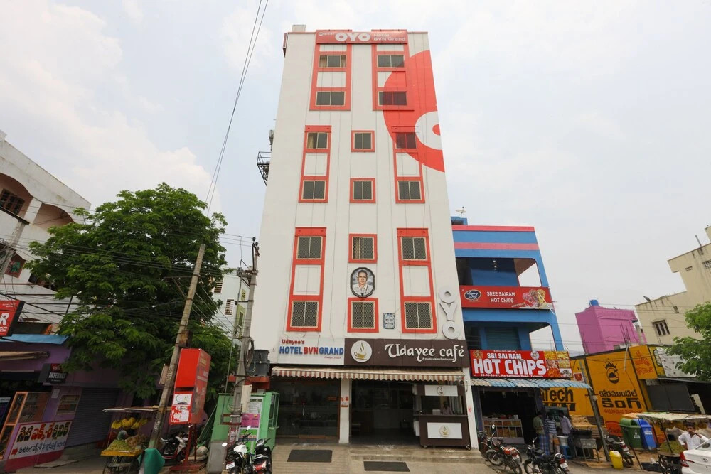 Oyo 6637 Hotel Bvn Grand