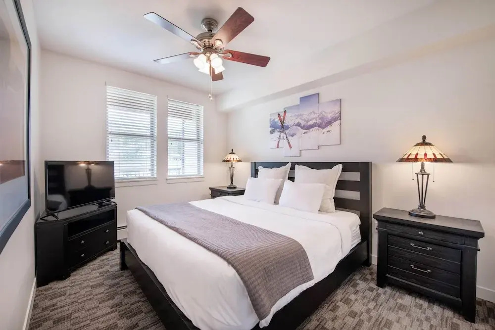 Contemporary Ski Condo with Continental Divide View- Fraser Crossing/Founders Pointe Premium-Rated 4470