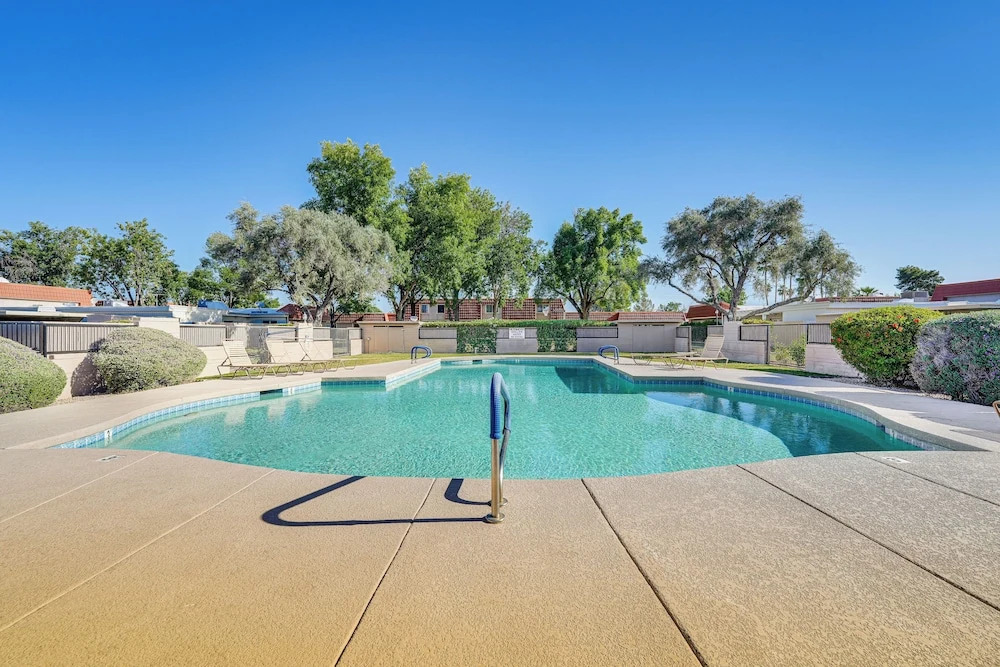 2 Mi to Old Town! Dog-friendly Condo w/ Pool