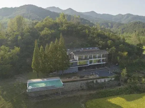 Sansheng Youxing Swimming Pool Vacation Apartment (Yinxing Valley)