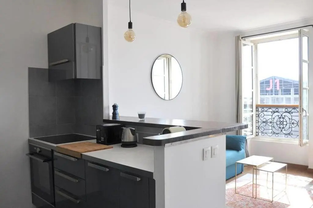 Studio Facing The Sea In Downtown Marseille
