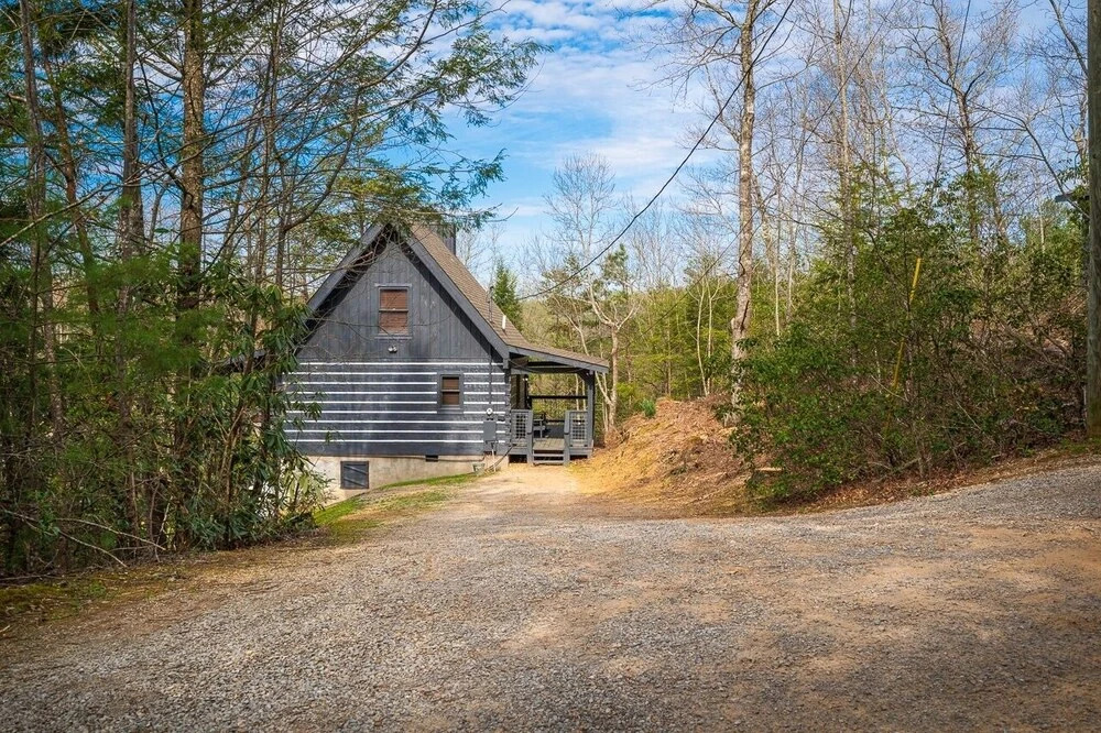 Trail Head Cabin Short Walk to Lake by Redawning