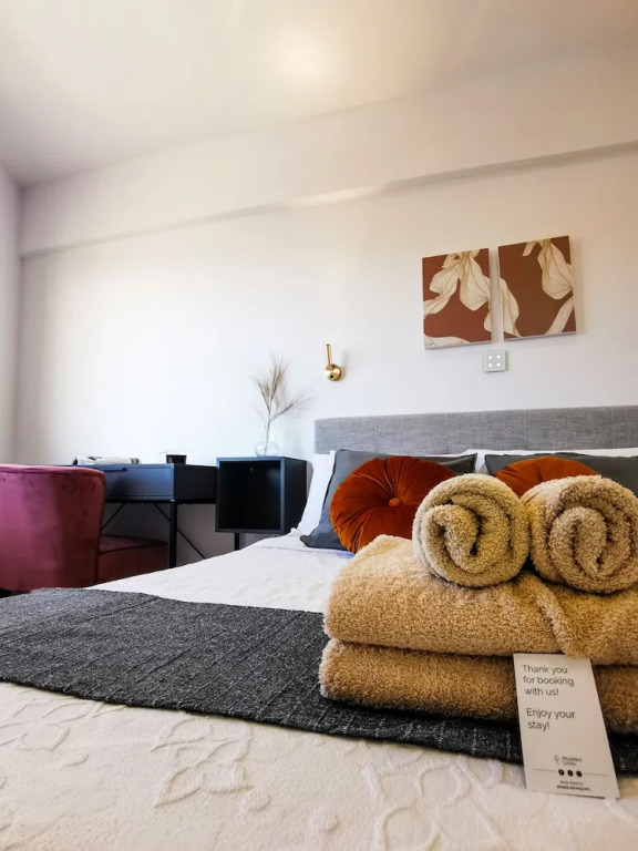 Phaedrus Living: Seaside Residence Lighthouse 70