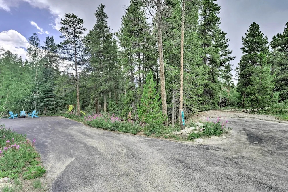 Upscale Home w/ Hot Tub: 3 Mi to Breck Ski Resort!