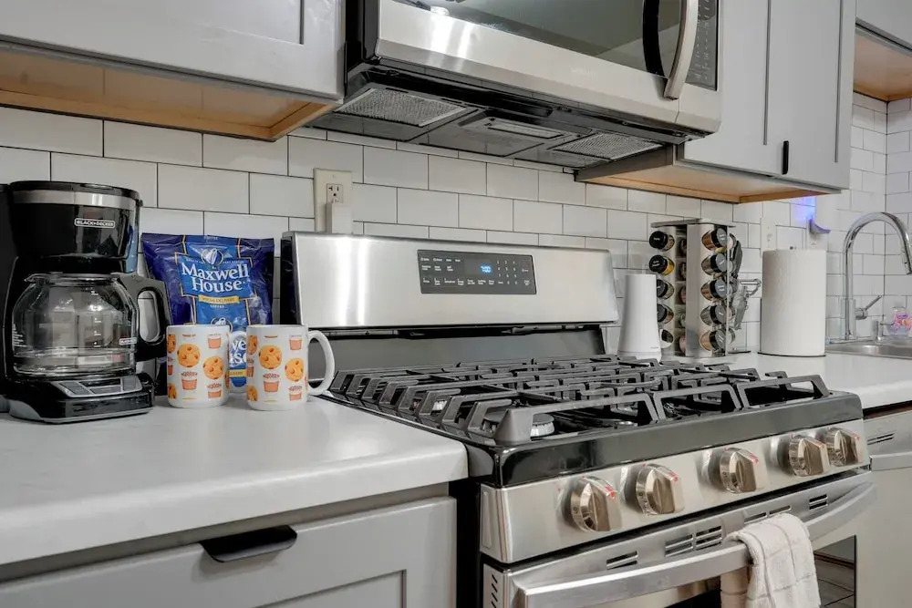 3 Mi to Dtwn Phoenix: Apt w/ Shared Patio
