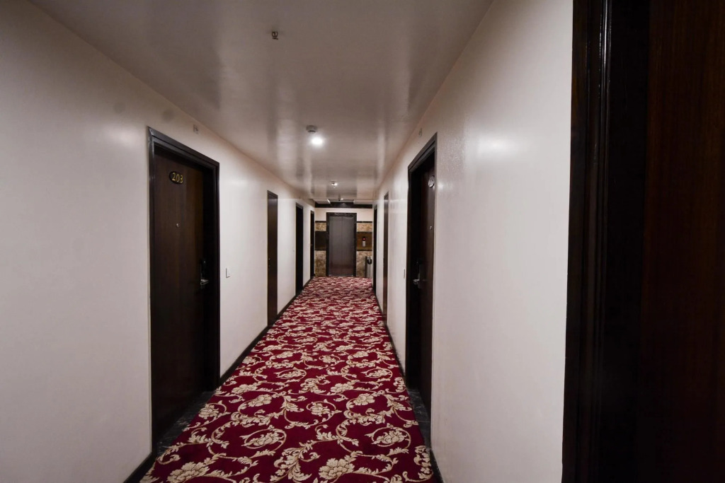 OYO Premium JHV Mall Cantonment
