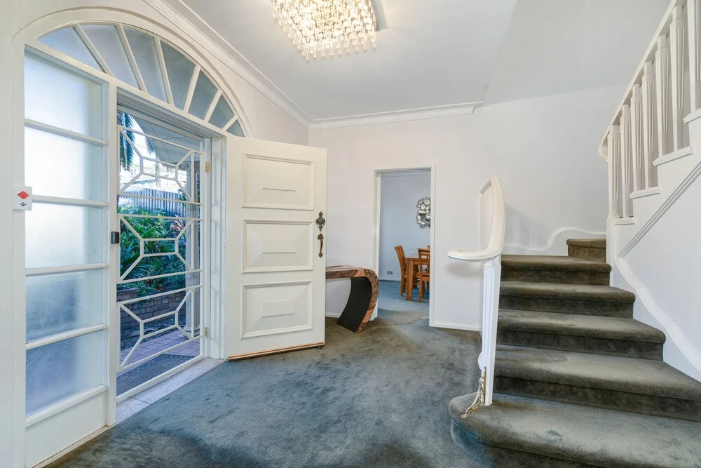 Spacious 4 Bedroom House The Hill
