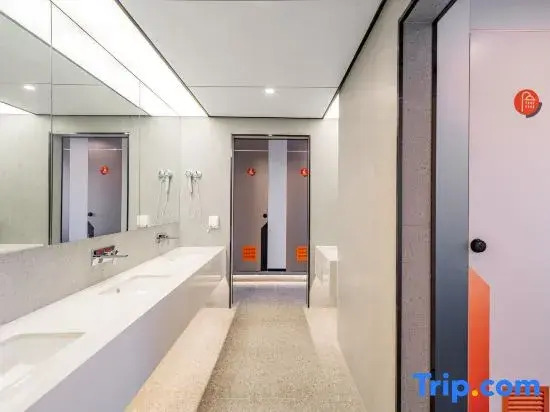 Stay at Xiaoding Hotel Beijing Heshenghui Pingleyuan Subway Station Branch