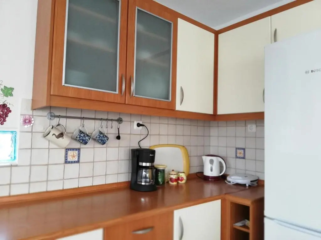 Doras House comfortable apartment with a yard and view