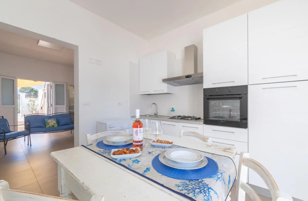 Holiday home with veranda and parking near the sandy beach of Punta Prosciutto-Stella Marina
