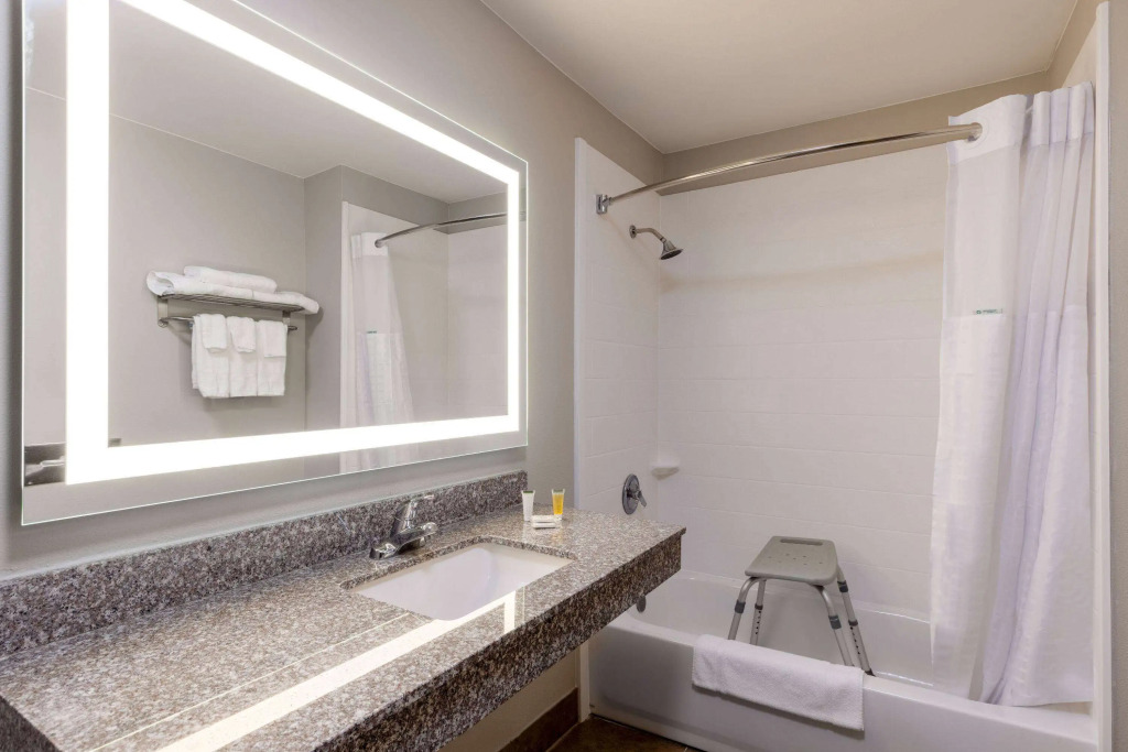 Days Inn by Wyndham Mooresville Lake Norman