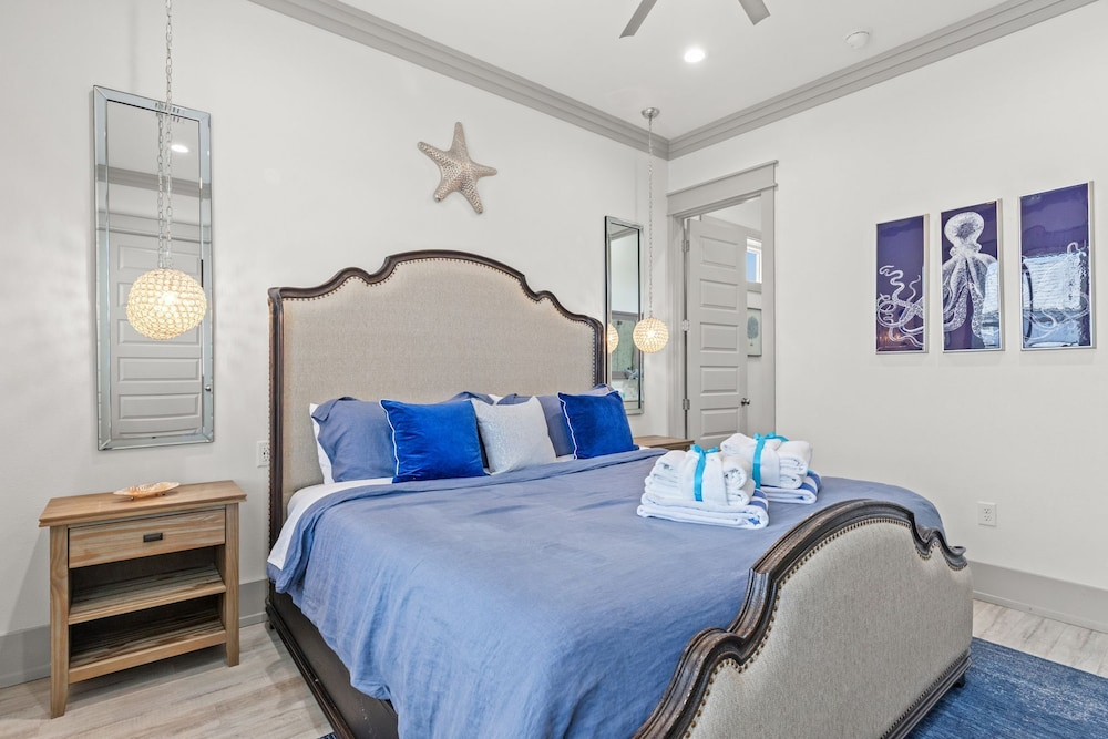Keep Calm & Pool On at Peaceful Easy Feeling! Sleeps 20!