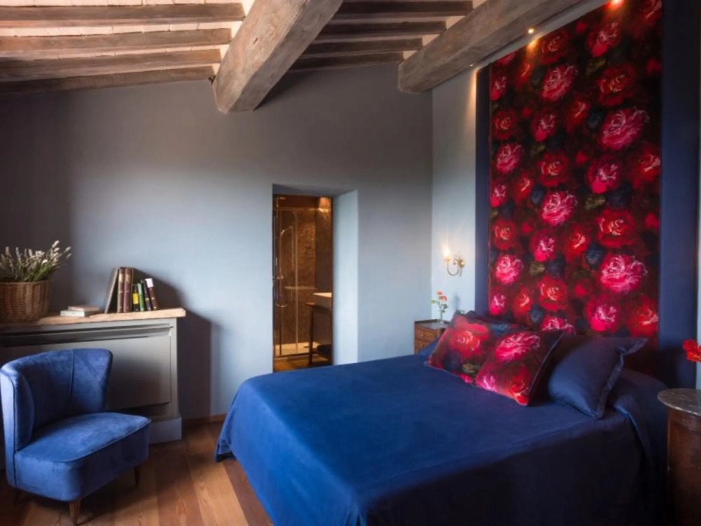 Private villa sleeps 10 with garden and swimming pool-VILLA IL MANDORLO