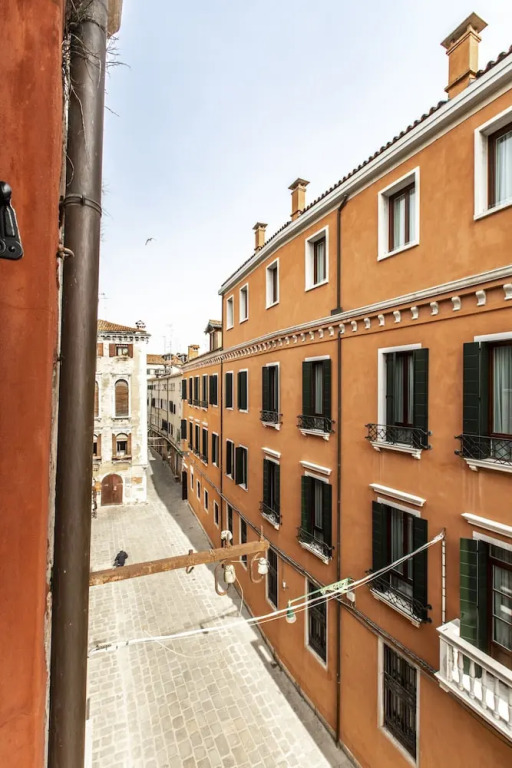 Charming Apartment on the Grand Canal