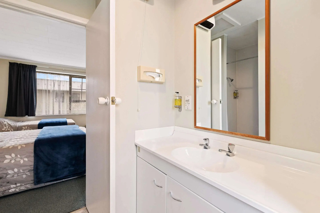 Canterbury Court Motel