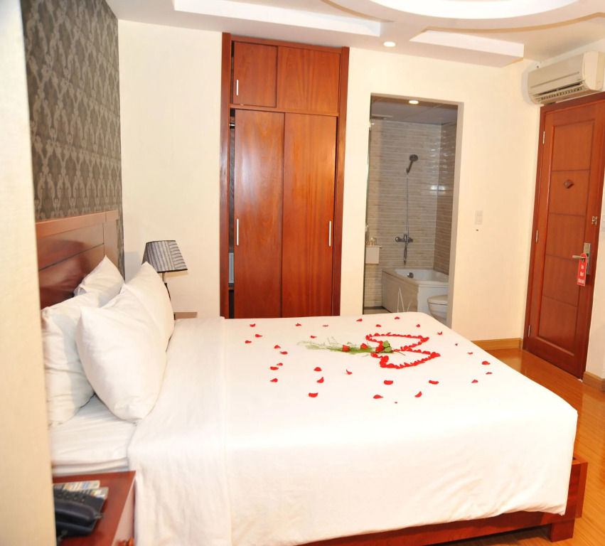 Queen Central Hotel - Ben Thanh Market