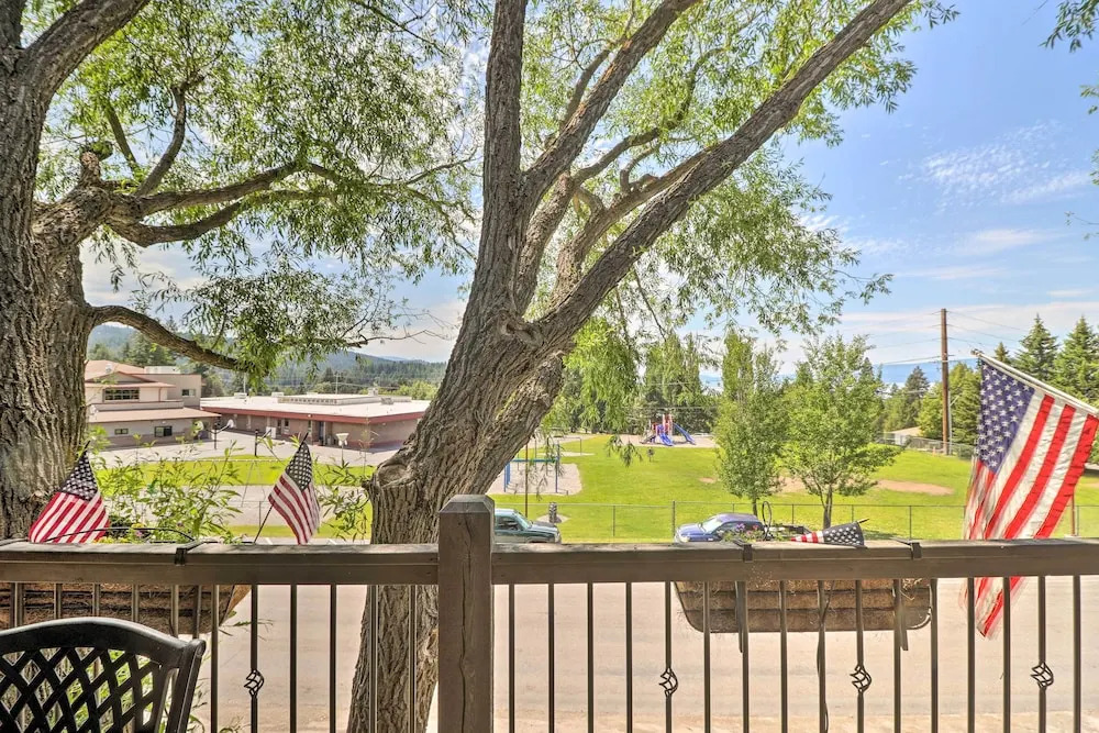 Walkable Bigfork Townhome: Fish, Hike & Ski!