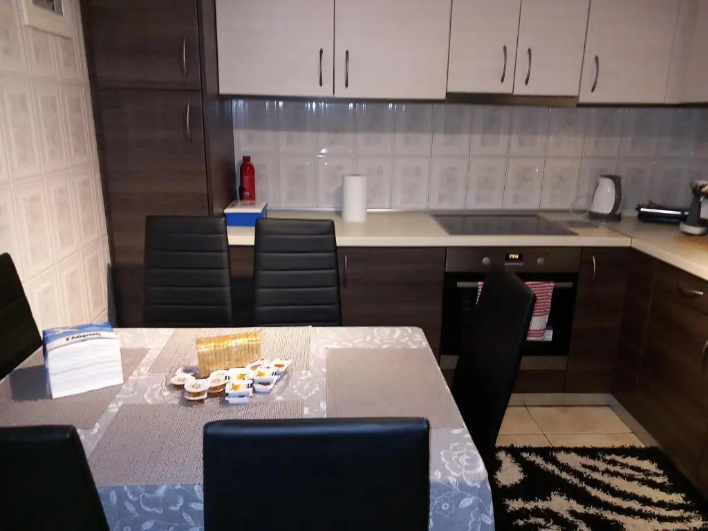 Airport's Close, Cozy Flat for 6 Persons
