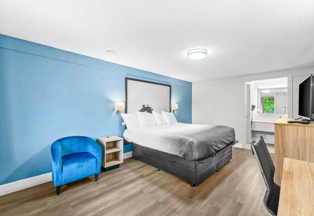 Super 8 by Wyndham Lantana West Palm Beach