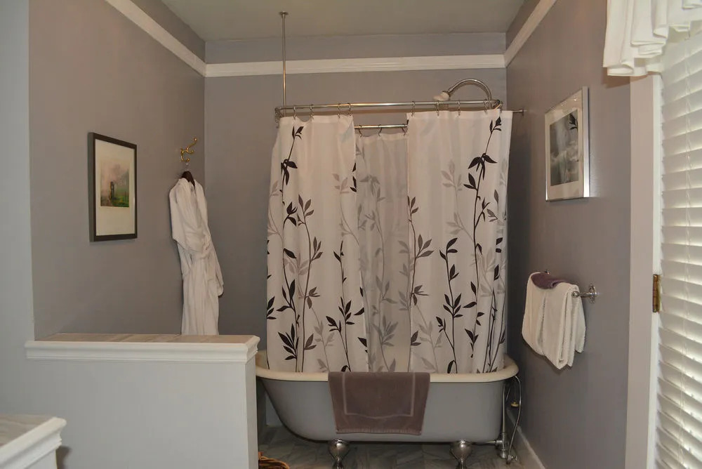 Deer Creek Inn