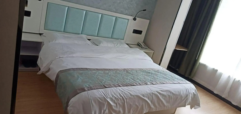Yunzhishang Hotel (Lijiang Ancient City Xueshan Road)