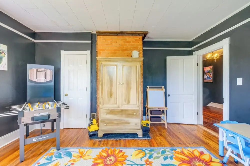 4 Mi to Liberty U: Huge Home w/ Yard & Hot Tub