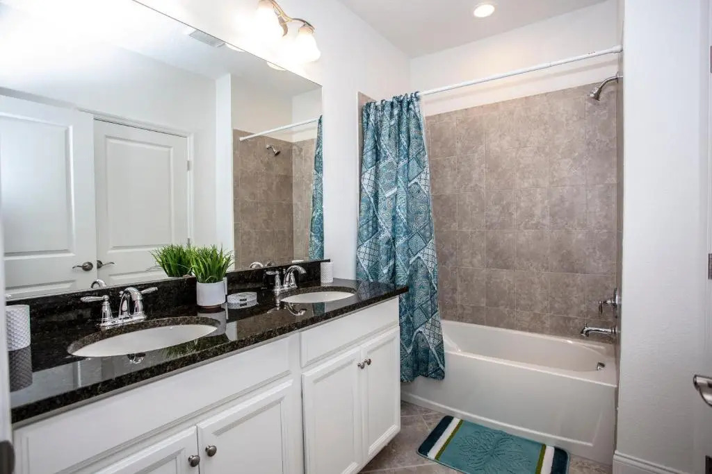 Stunning 5 Bd Home w/ Pool Close to Disney 174