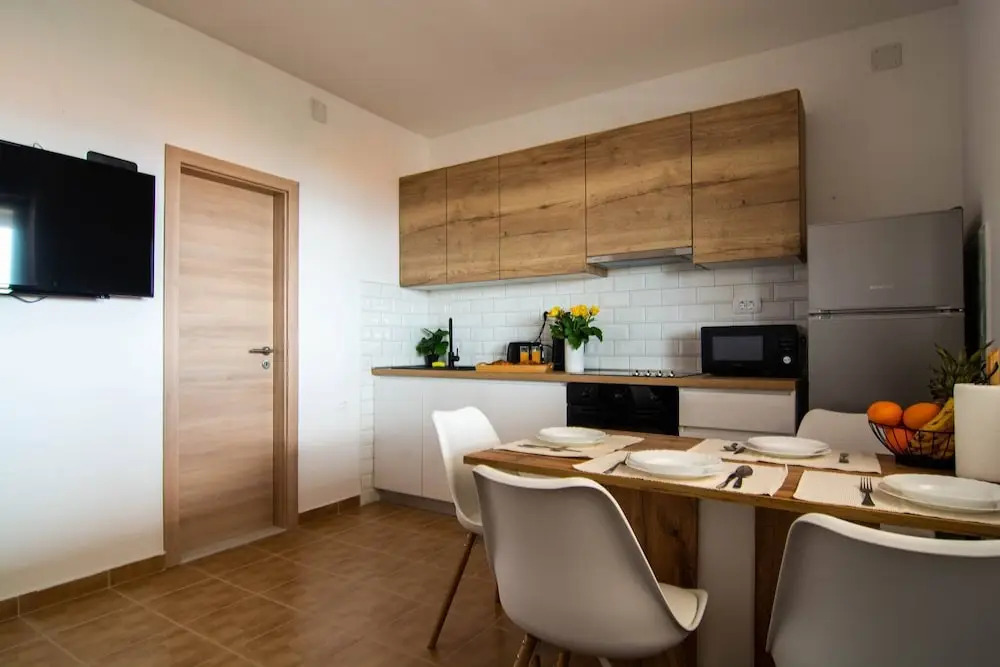 All New Sea View Apartment Moderna
