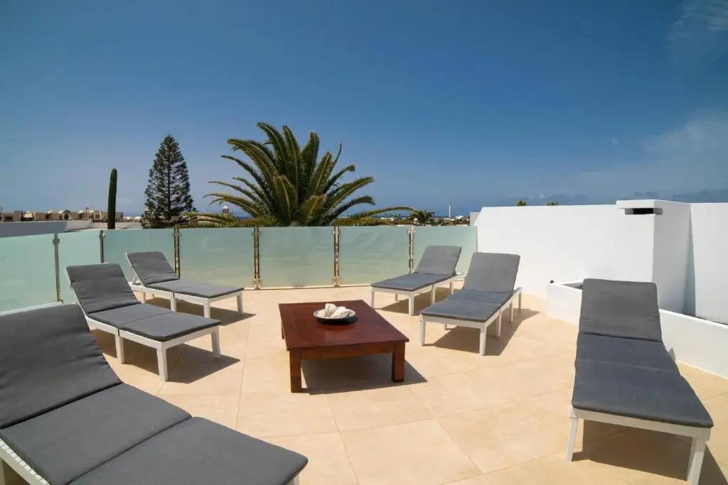 6 Bedroom Luxury Villa 300m from the water front