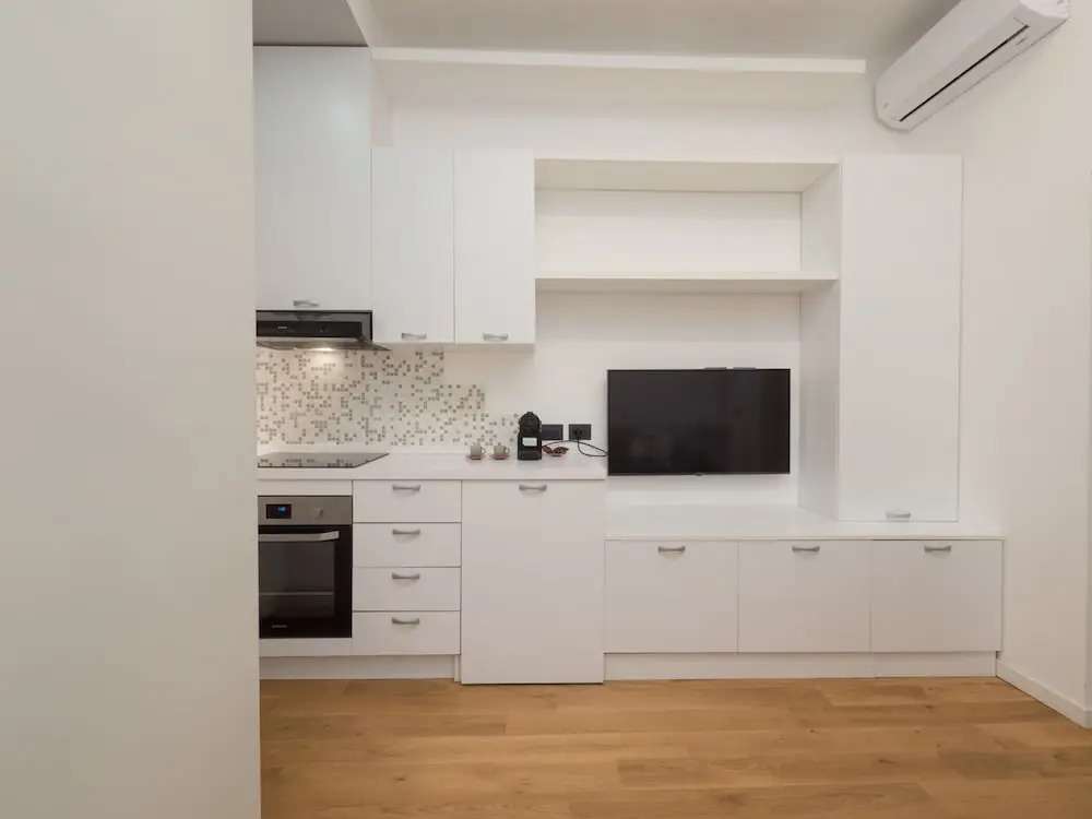 Farini - Charming One-bedroom Apartment in Isola Area