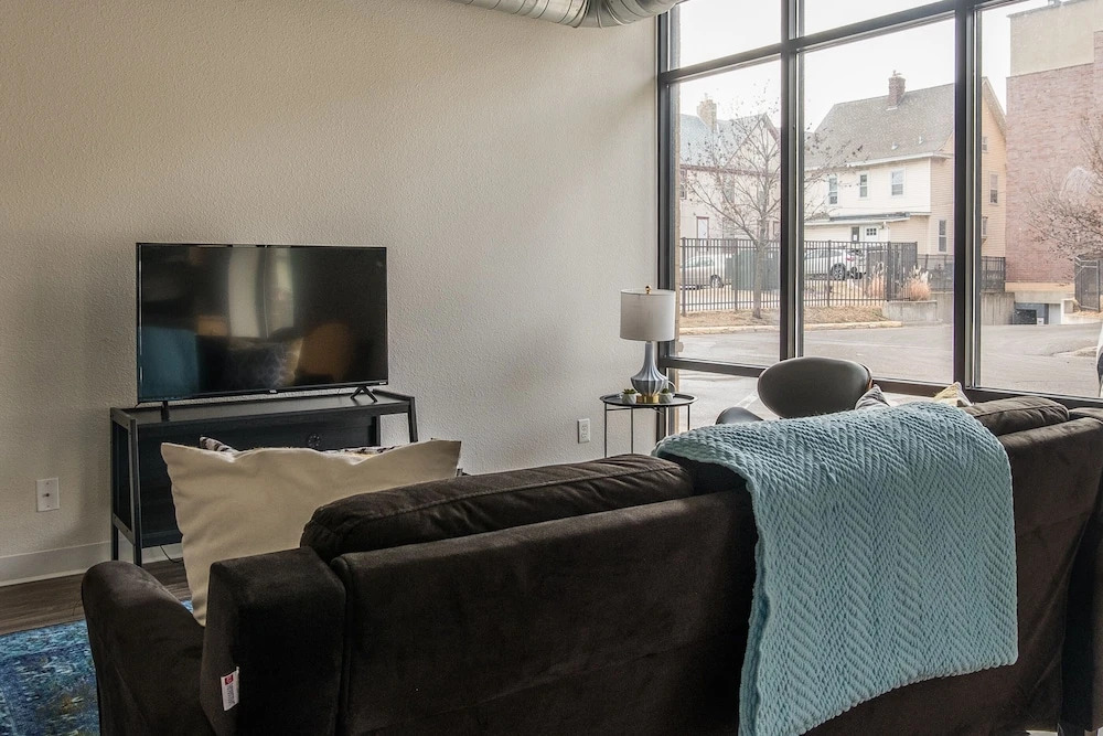 1 BR Apt near Downtown with Laundry by Frontdesk