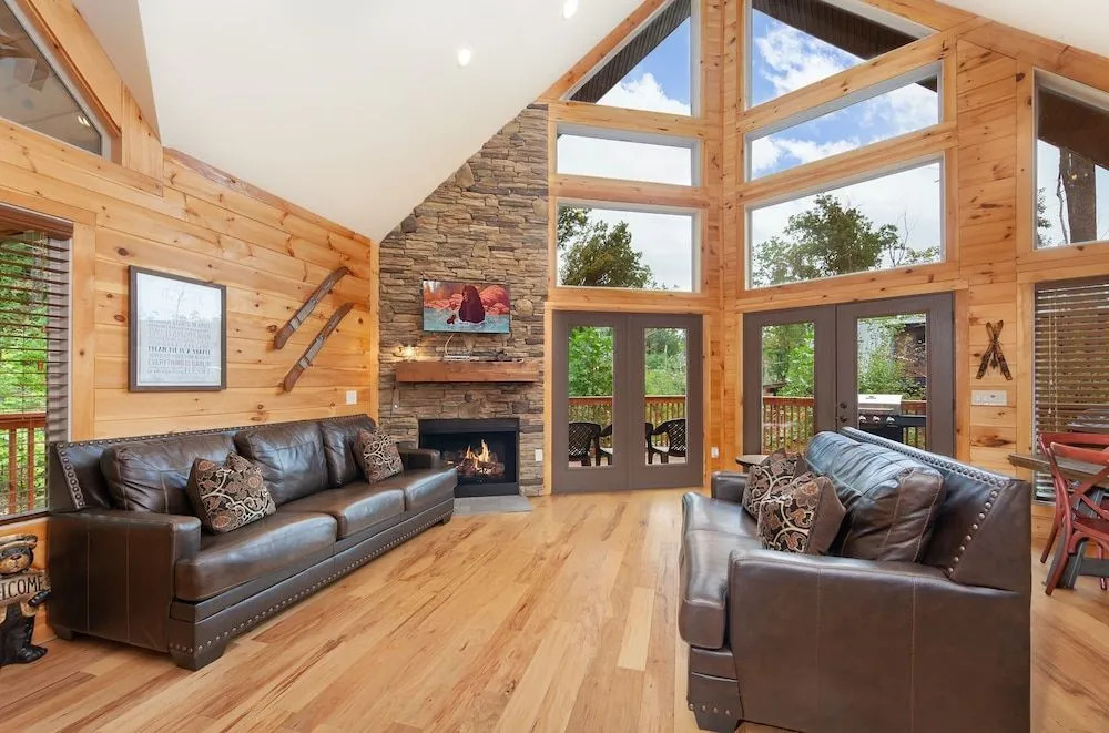 Creekside Manor 3 Bedroom Cabin by RedAwning