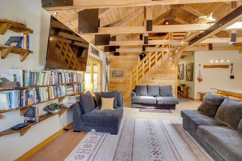 7 Mi to Bilger's Rocks: Secluded 7-acre Retreat
