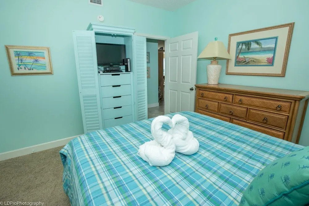 Oceania 307 3 Bedroom Condo by RedAwning