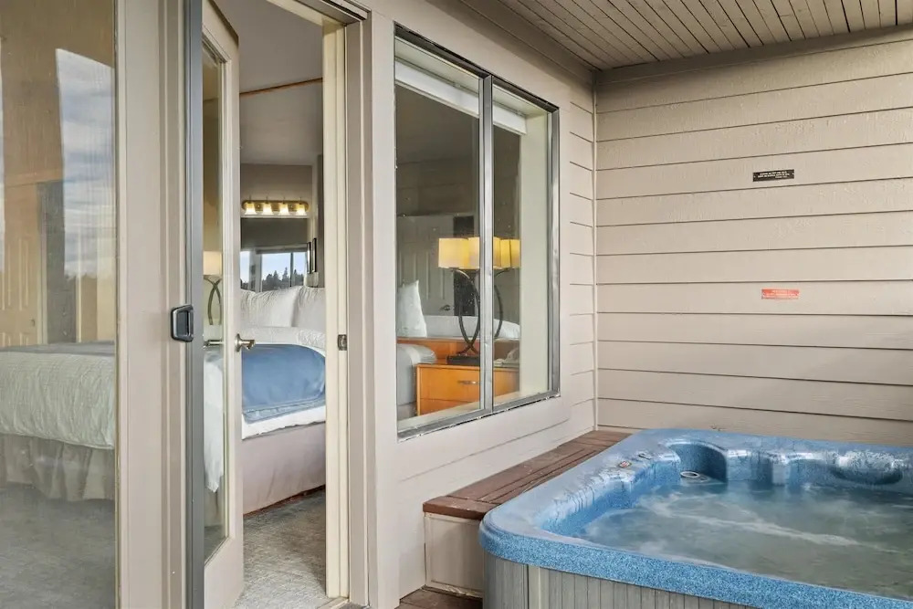 Riverview Retreat Picturesque 2 BDR in Resort!