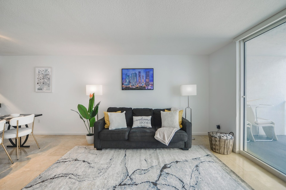 Brickell Bay 3318