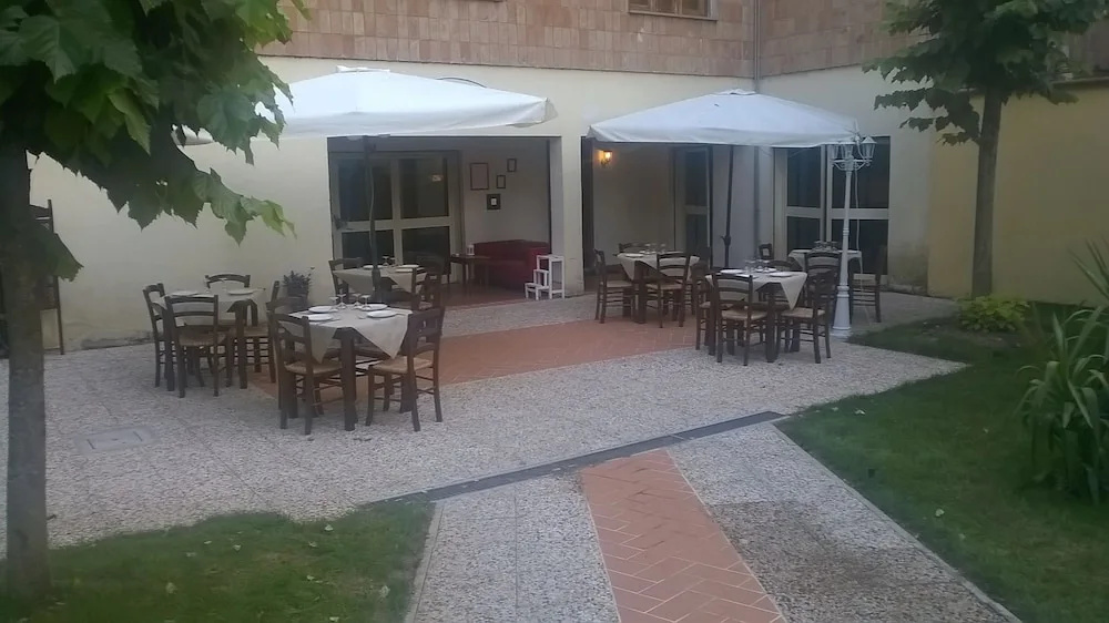 Villa Cardinal Apartments